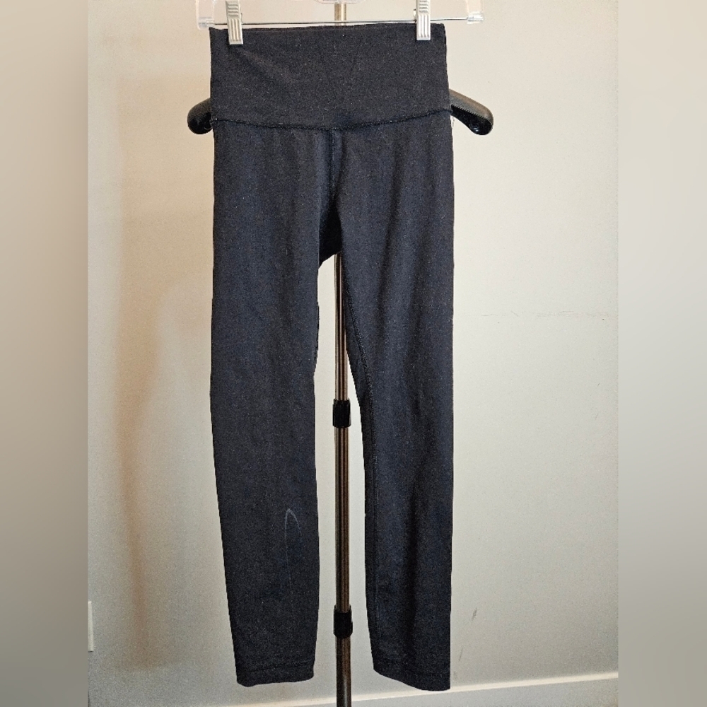 Lululemon Women's High Waisted Black Leggings. Size 4